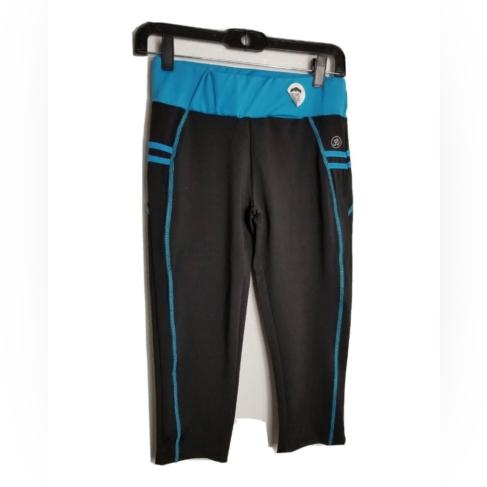 La Society Women's black and blue leggings Capri.size L .